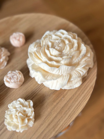 Ароматическая свеча "Пион большой", аромат - пион & магнолия, из натурального оливкового воска Candle Design модель 120.2006 Фото