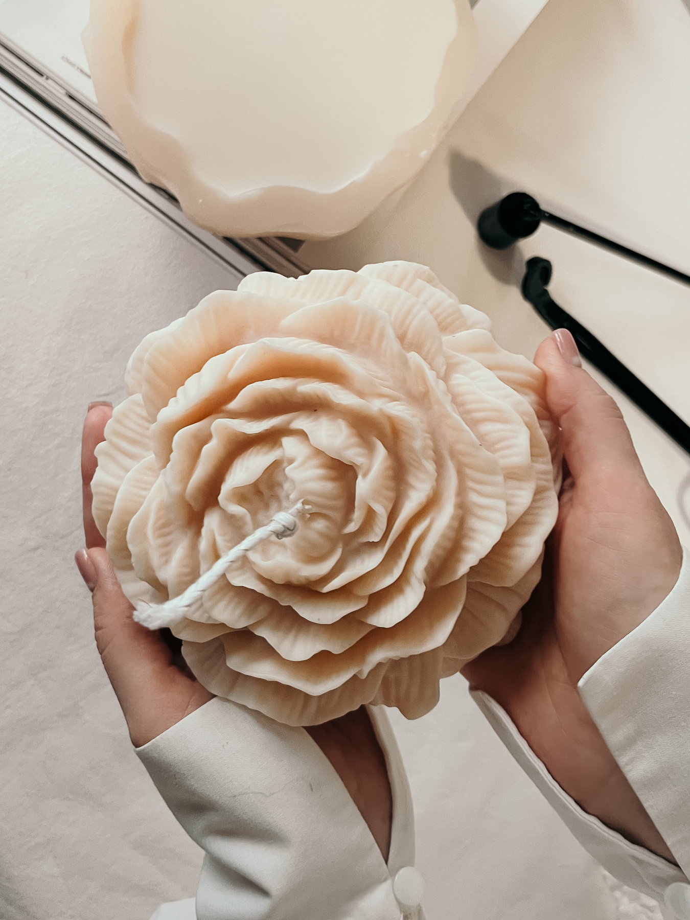 Ароматическая свеча "Пион большой", аромат - пион & магнолия, из натурального оливкового воска Candle Design модель 120.2006 Фото