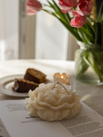 Ароматическая свеча "Пион большой", аромат - пион & магнолия, из натурального оливкового воска Candle Design модель 120.2006 Фото