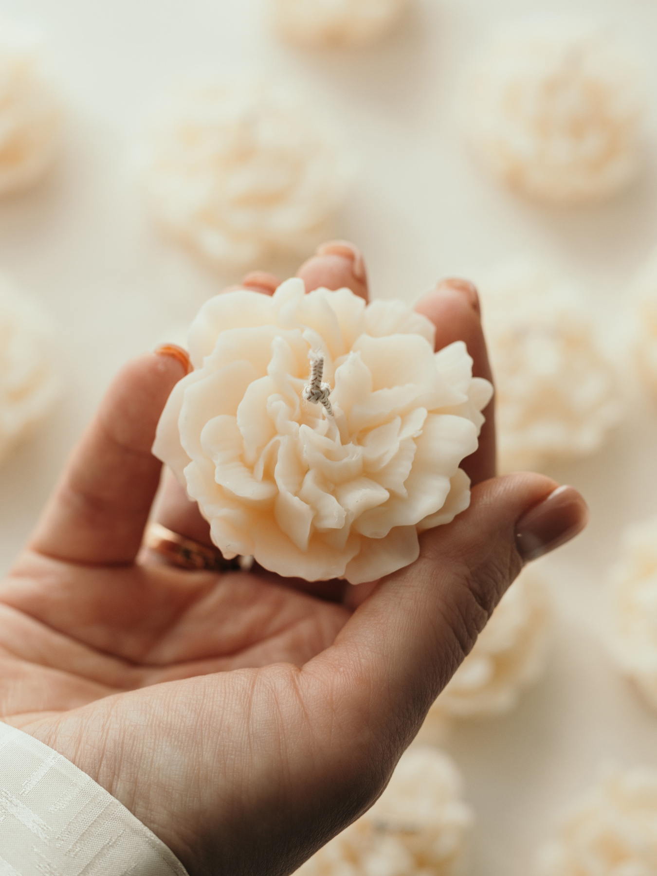 Ароматическая свеча "Гвоздика", аромат - пион & магнолия, из натурального оливкового воска Candle Design модель 120.2009 Фото