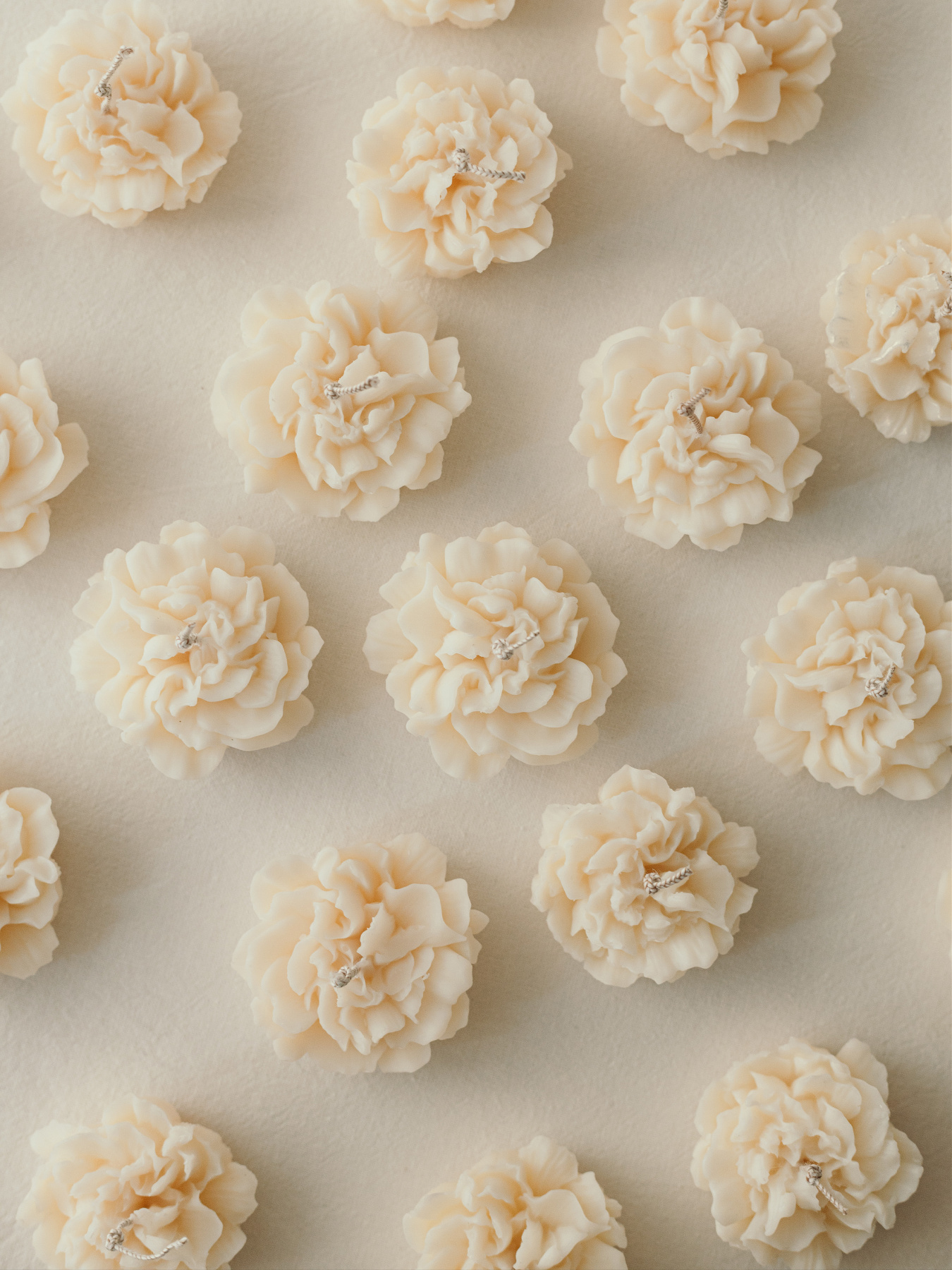 Ароматическая свеча "Гвоздика", аромат - пион & магнолия, из натурального оливкового воска Candle Design модель 120.2009 Фото