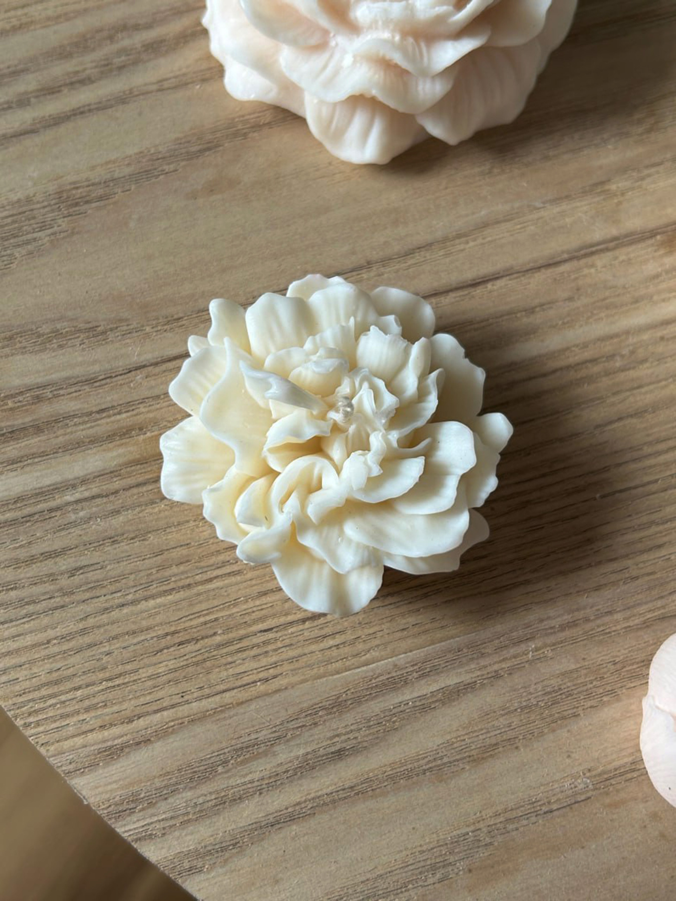 Ароматическая свеча "Гвоздика", аромат - пион & магнолия, из натурального оливкового воска Candle Design модель 120.2009 Фото