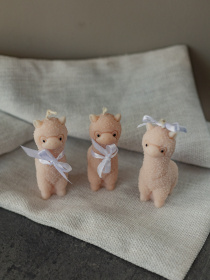 Ароматична свічка "Альпака", аромат - Coffee bean & cacao, з натурального оливкового воску Candle Design модель 140.2004 Ароматична свічка "Альпака", аромат - Coffee bean & cacao, з натурального оливкового воску Candle Design модель 140.2004 Фото