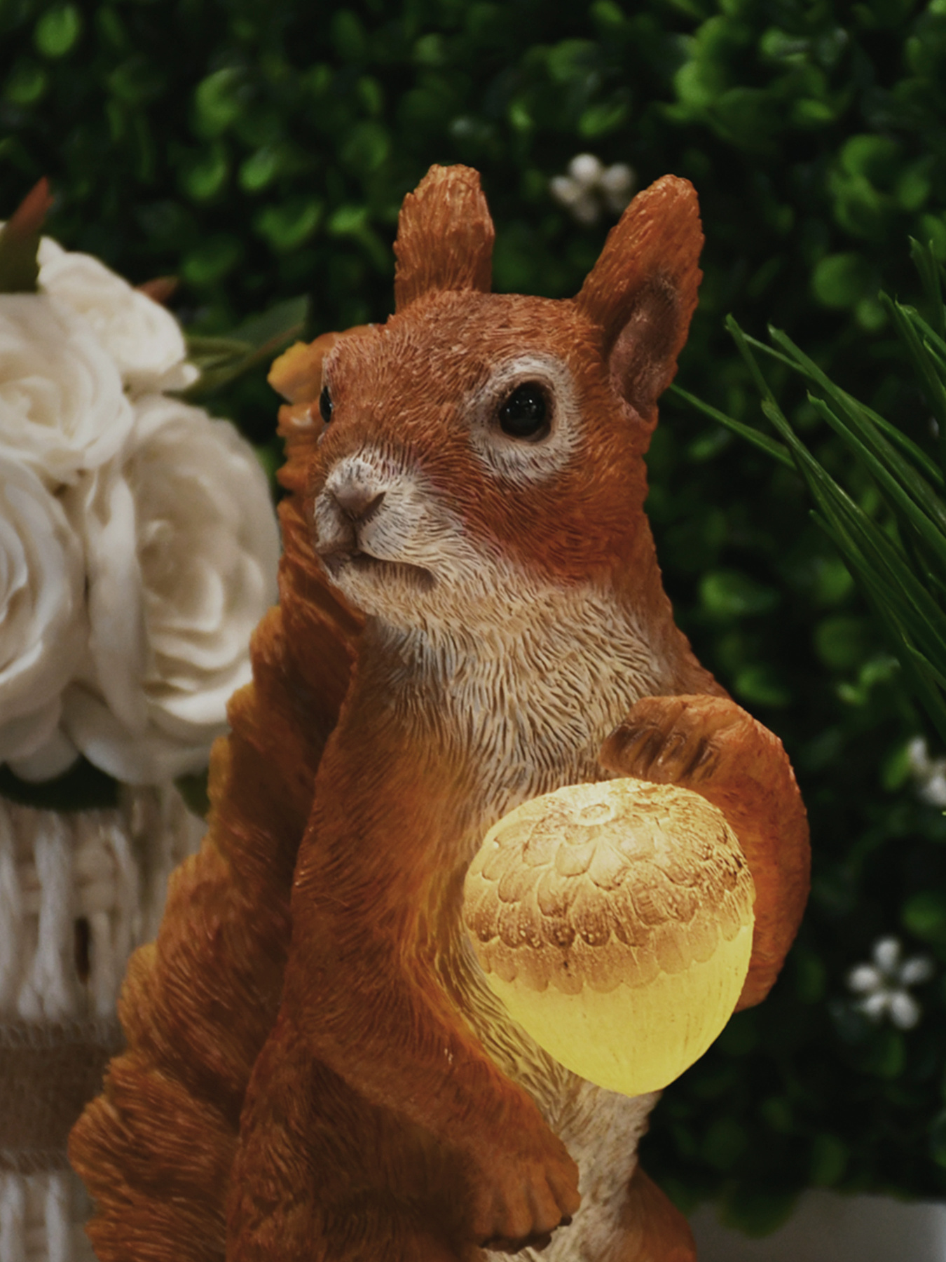 Декоративна фігурка "Білка з горіхом", на сонячній батареї Engard модель KG-30 Фото