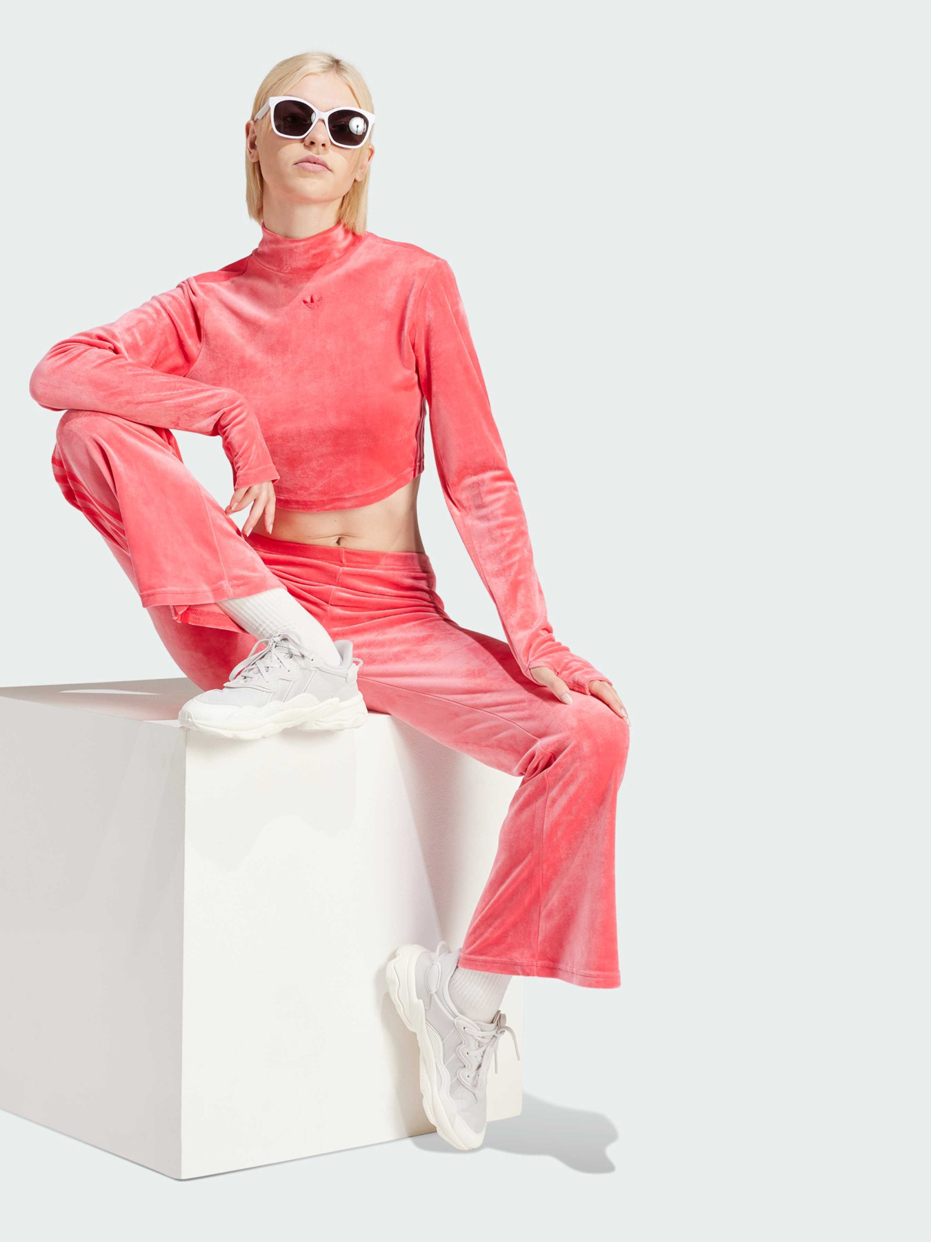 Топ Adidas модель IT7564 Фото