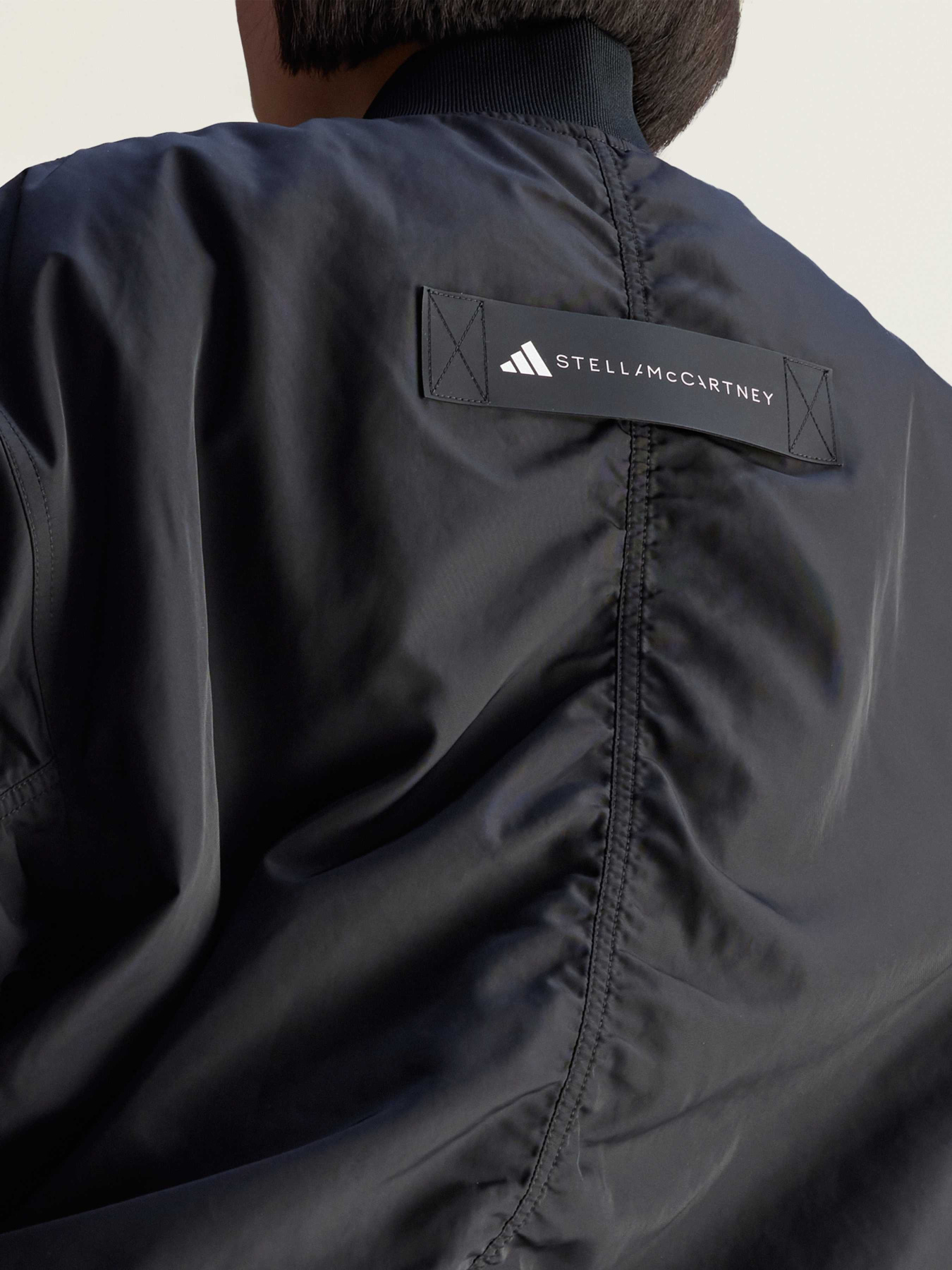 Куртки и дубленки Adidas модель JF8466 Куртки и дубленки Adidas модель JF8466 Фото