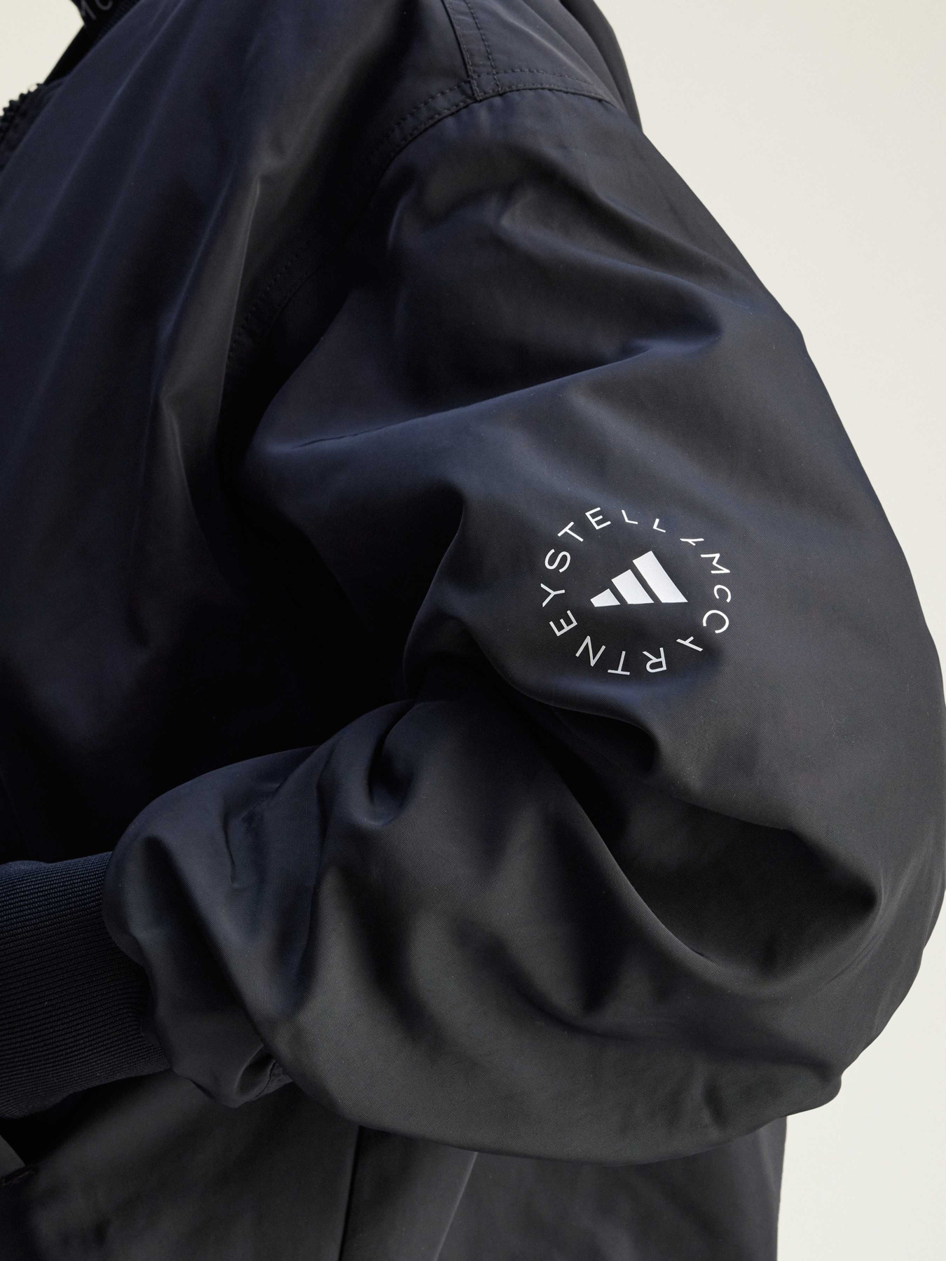 Куртки и дубленки Adidas модель JF8466 Куртки и дубленки Adidas модель JF8466 Фото