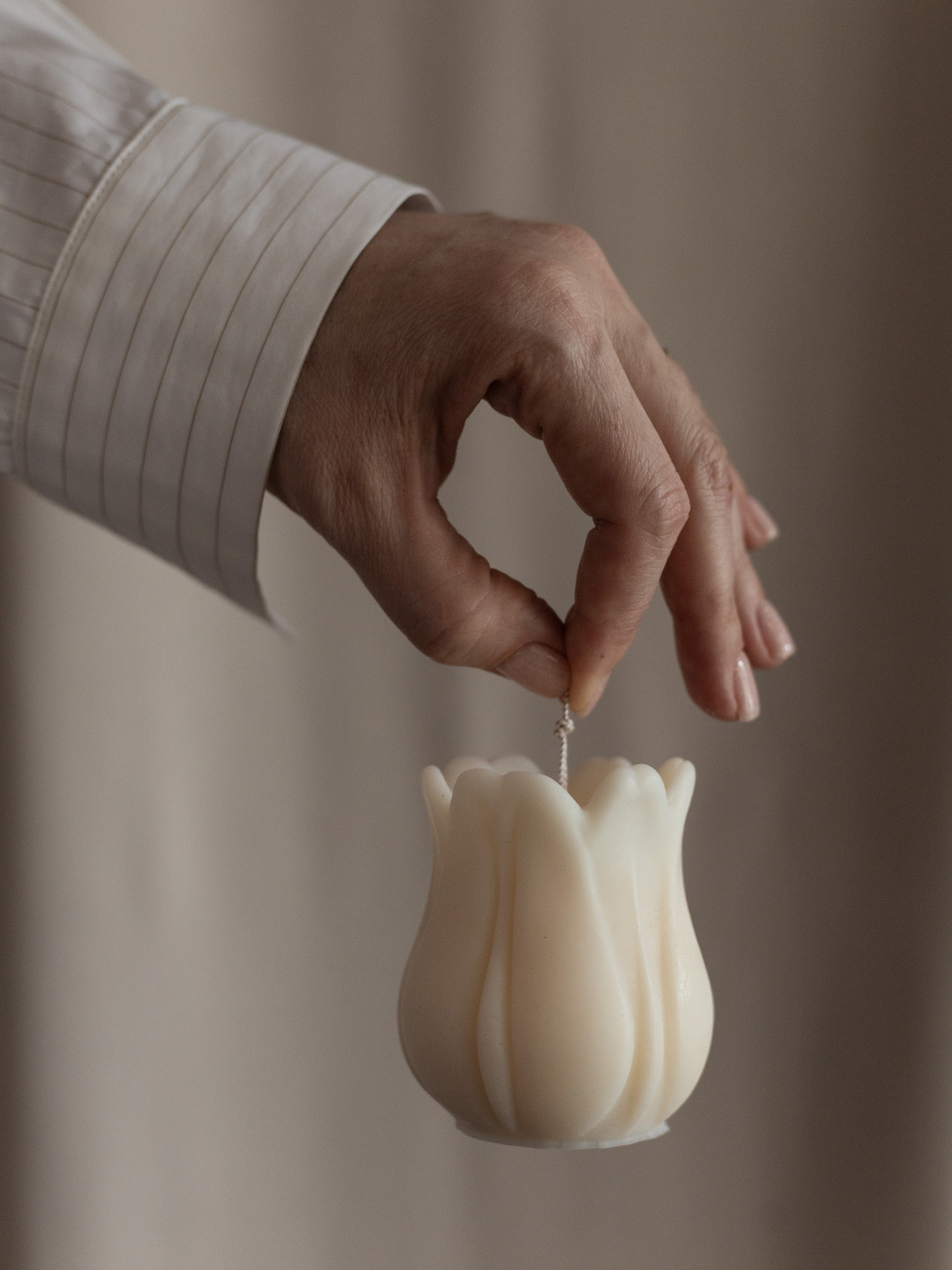 Свічка "Тюльпан великий", аромат - Tulip Fields (Тюльпанові поля), натуральний оливковий віск Candle Design модель 120.2016 Фото