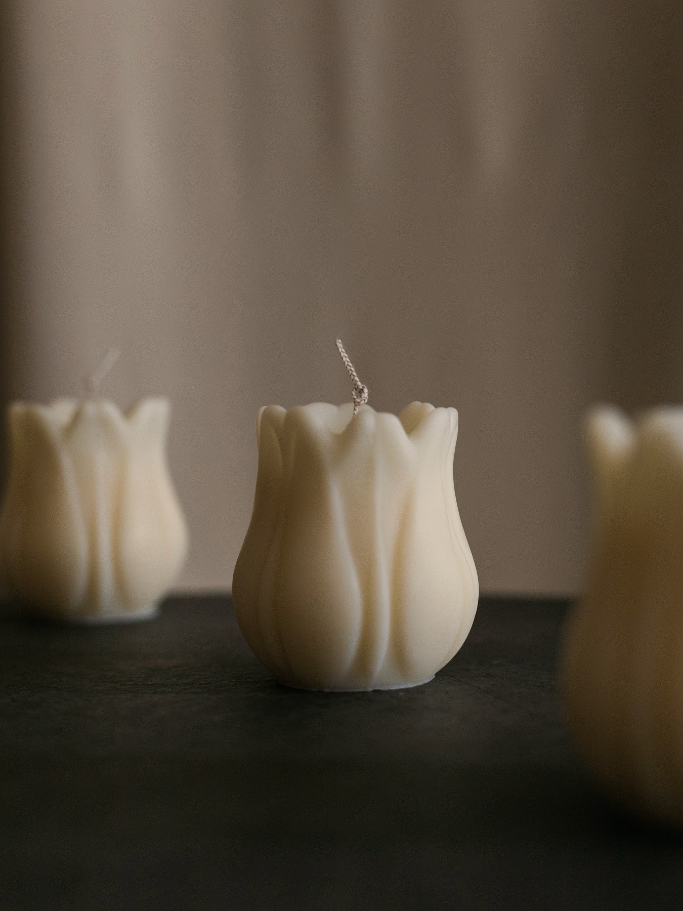 Свічка "Тюльпан великий", аромат - Tulip Fields (Тюльпанові поля), натуральний оливковий віск Candle Design модель 120.2016 Фото