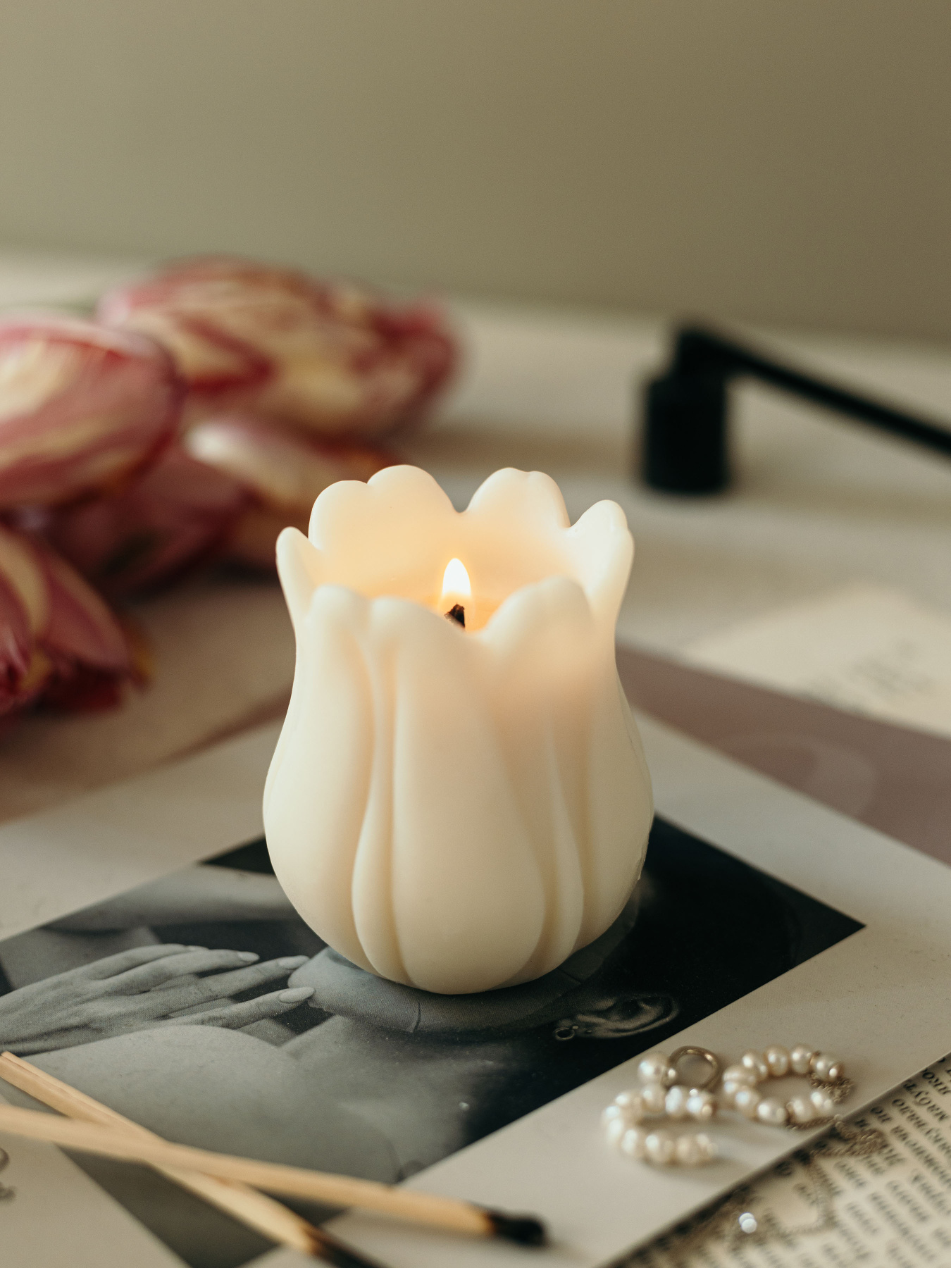 Свічка "Тюльпан великий", аромат - Tulip Fields (Тюльпанові поля), натуральний оливковий віск Candle Design модель 120.2016 Фото