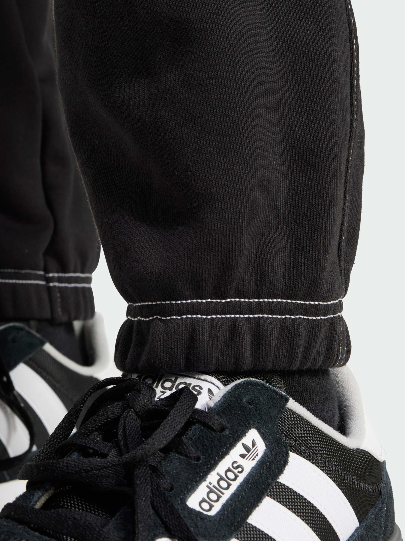 Штани повсякденні Adidas Graphics модель JP4487 Фото