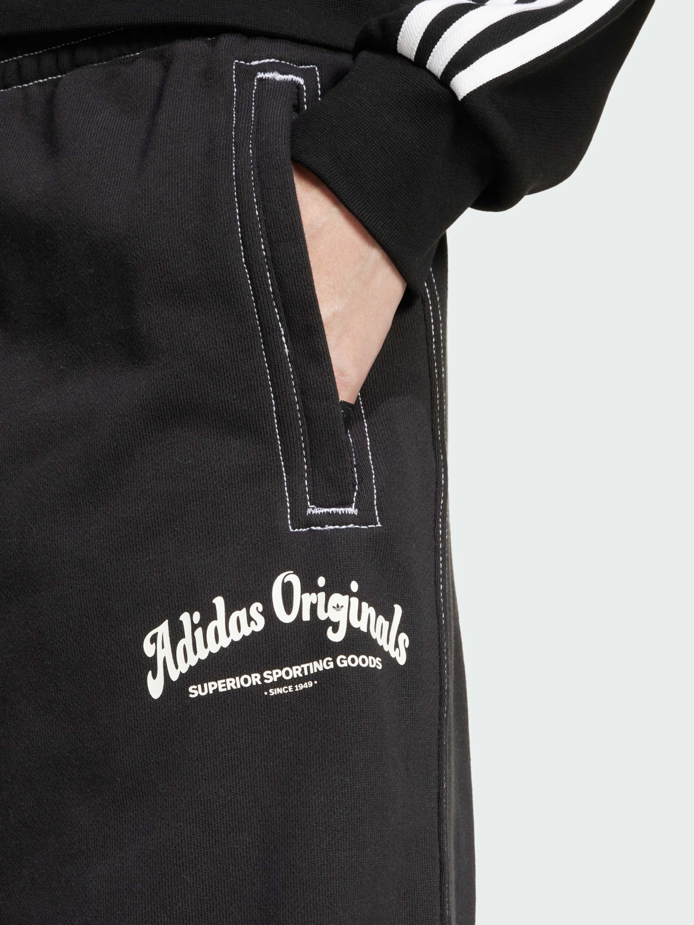 Повсякденні штани Adidas Graphics модель JP4487 Фото