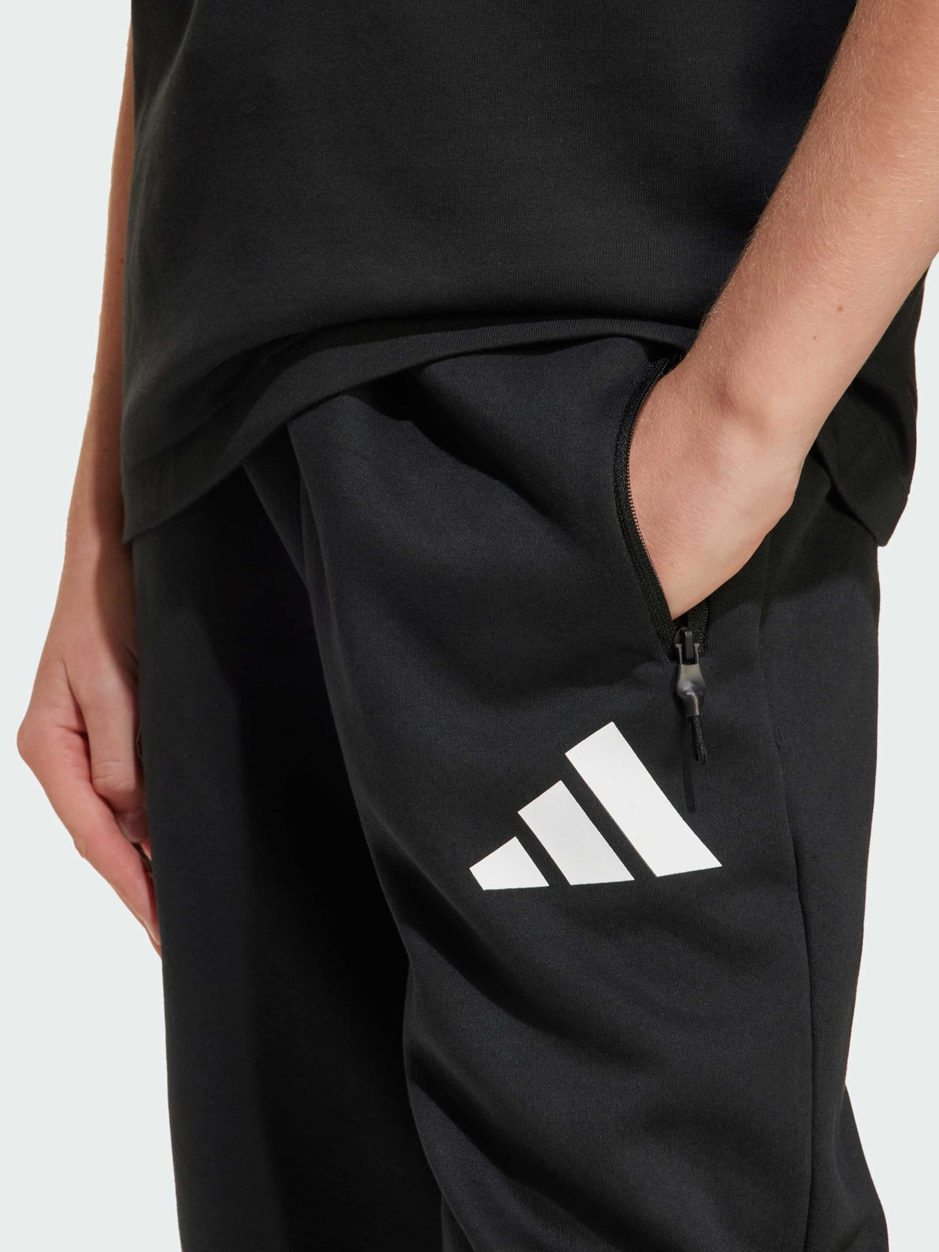 Джоггеры Adidas ZNE модель JD0006 Джоггеры Adidas ZNE модель JD0006 Фото