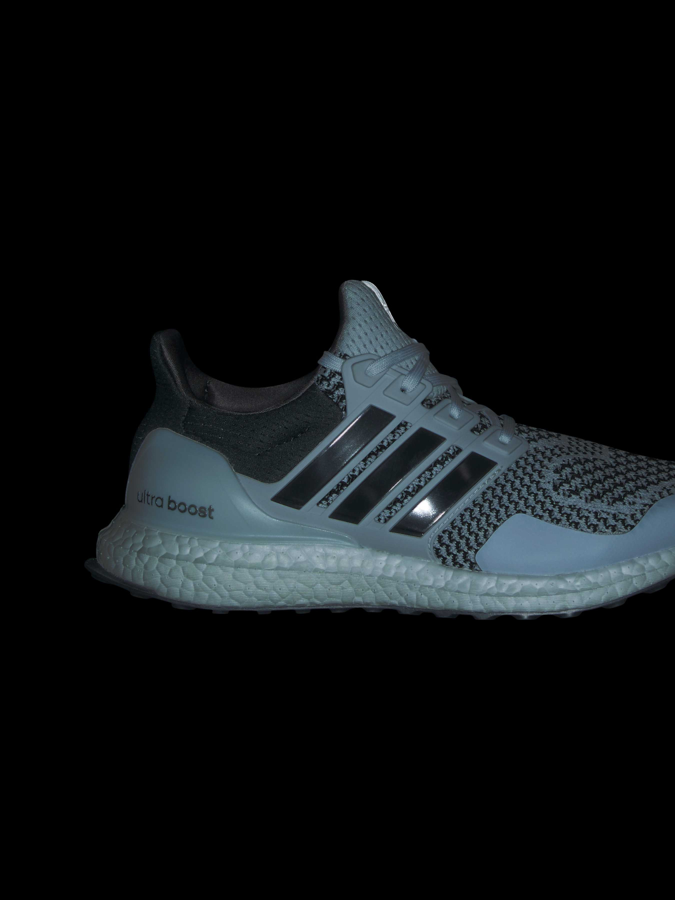 Кроссовки повседневные Adidas Ultraboost модель IH4924 Фото