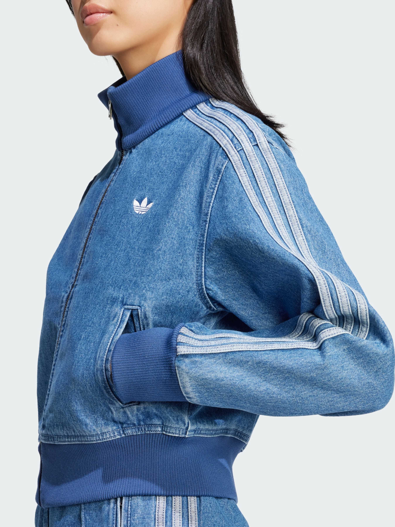 Куртки и дубленки Adidas Adicolor модель JD2570 Куртки и дубленки Adidas Adicolor модель JD2570 Фото