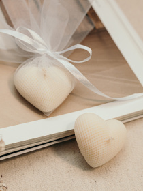 Ароматическая свеча "Сердечко в фатине", аромат "Ежевика & шампанское" из натурального оливкового воска Candle Design модель 220.0007 Фото