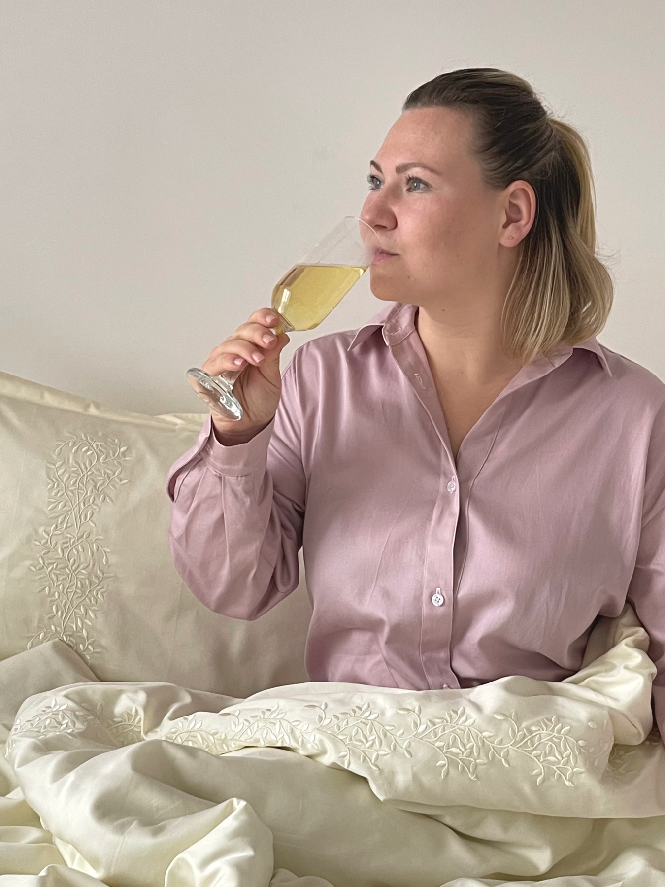 Комплект постільної білизни шампань з вишитими гілками Cozy модель 12042384 Комплект постільної білизни шампань з вишитими гілками Cozy модель 12042384 Фото