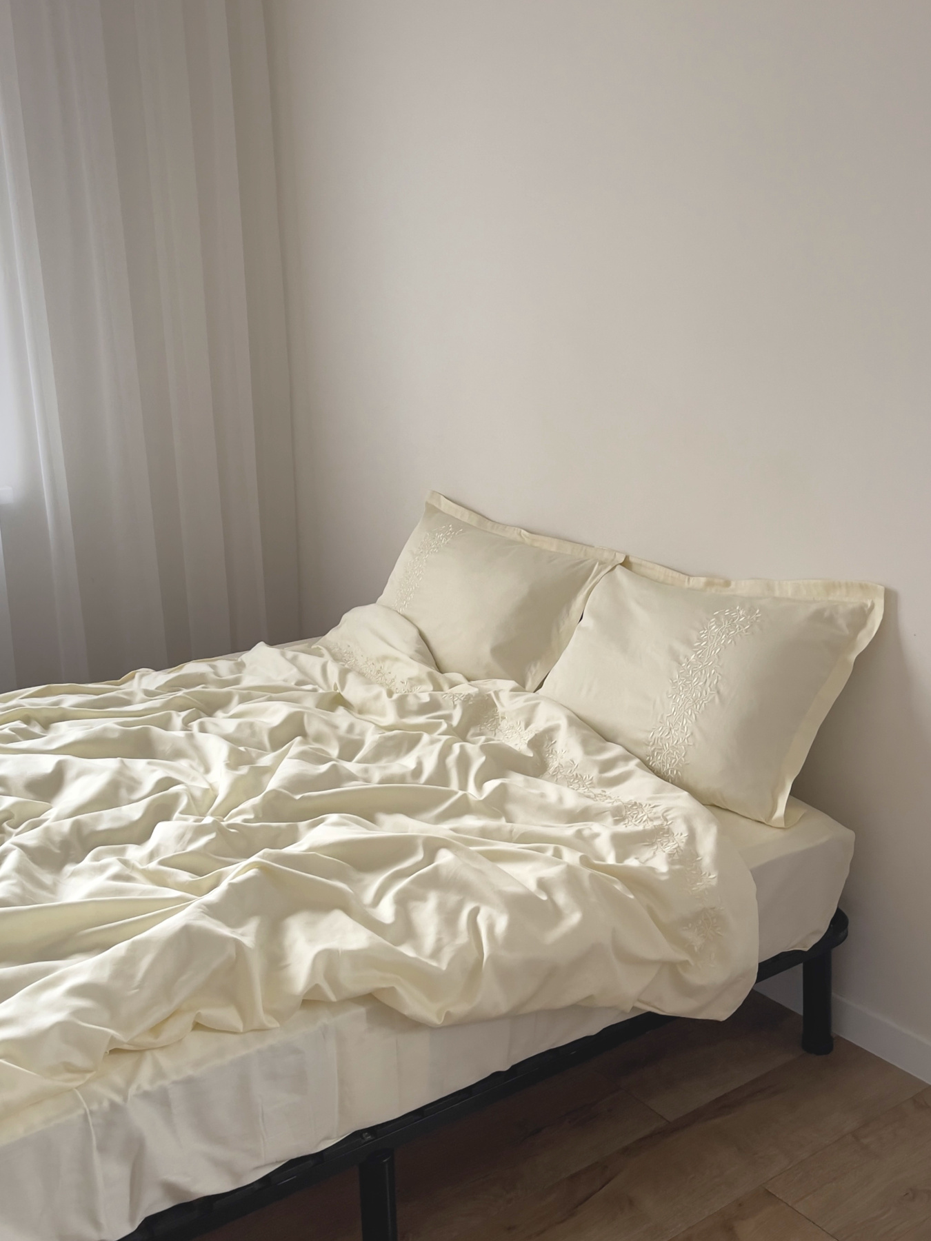 Комплект постільної білизни шампань з вишитими гілками Cozy модель 12042384 Комплект постільної білизни шампань з вишитими гілками Cozy модель 12042384 Фото