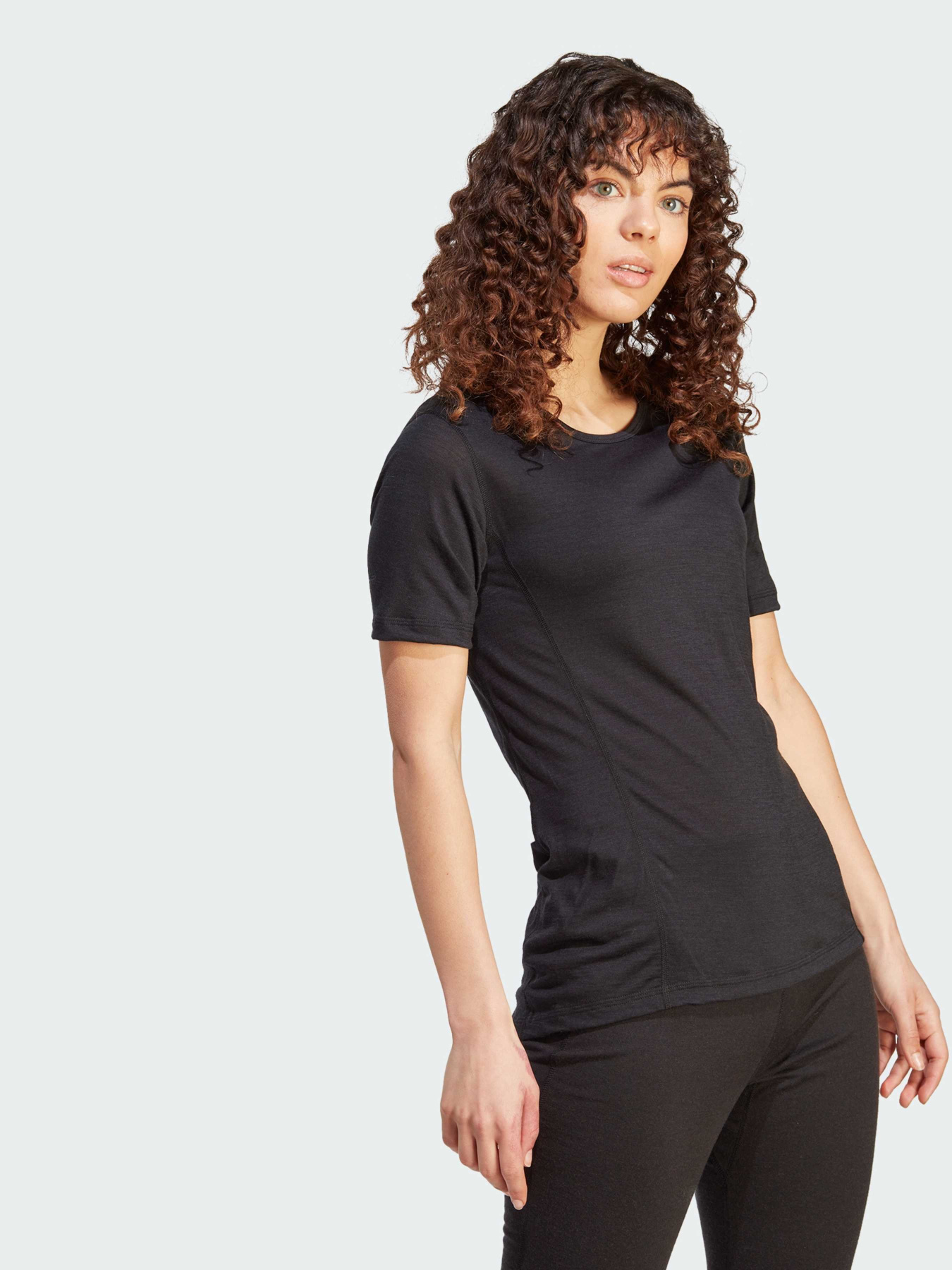 Спортивна футболка Adidas модель HZ8549 Спортивна футболка Adidas модель HZ8549 Фото