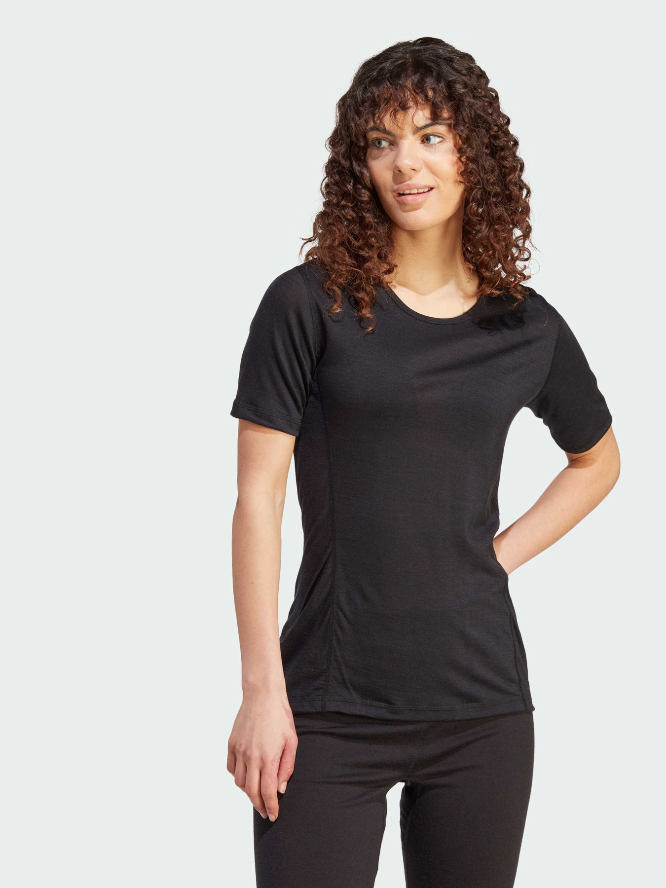 Спортивна футболка Adidas модель HZ8549 Спортивна футболка Adidas модель HZ8549 Фото