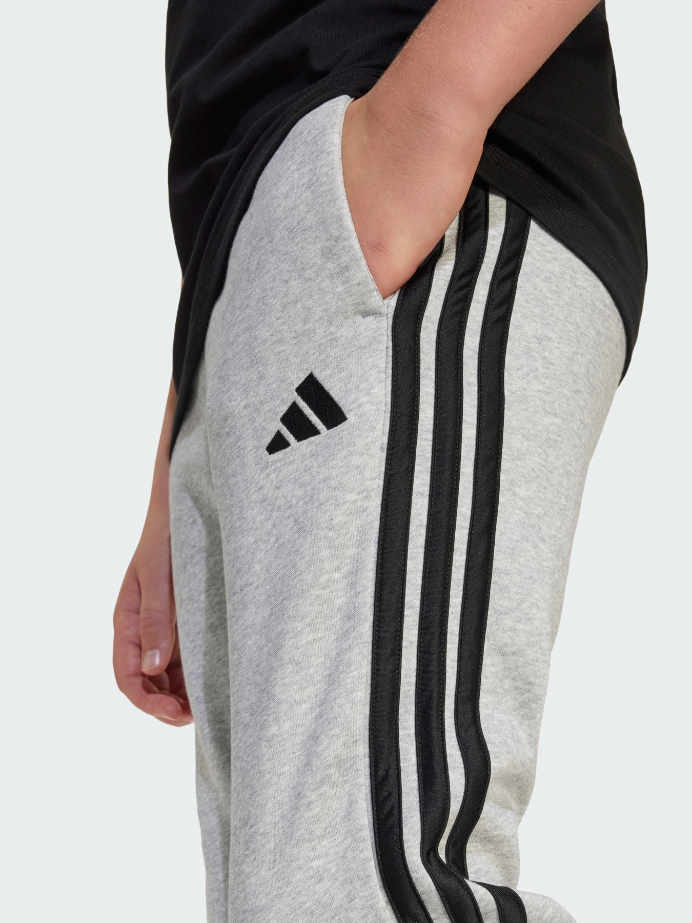 Джоггеры Adidas модель JE0304 Джоггеры Adidas модель JE0304 Фото
