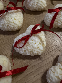 Ароматическая свеча "Сердце ажурное", аромат "Ежевика & шампанское" из натурального оливкового воска Candle Design модель 130.2006/2007/2008 Фото