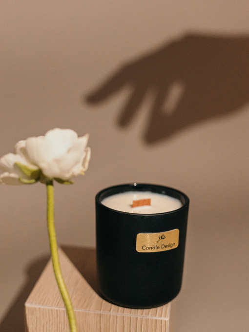 Свічка парфумована "Дотик", аромат Коричневий цукор та інжир, з натурального соєвого воску та дерев'яним гнотом Candle Design модель 210.0011/0014 Фото