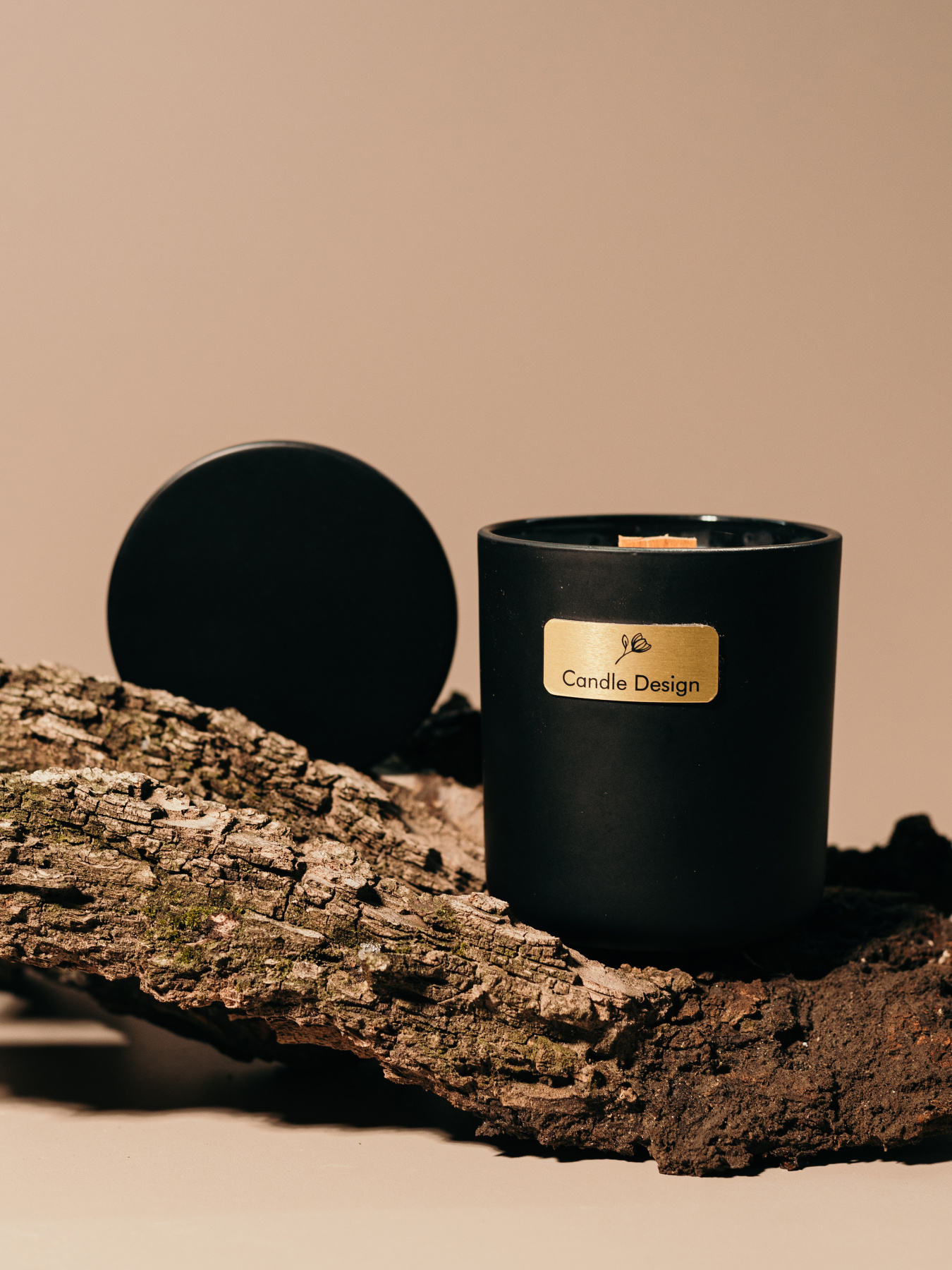 Свічка парфумована "Збудження", аромат Секвої та мох, з натурального соєвого воску та дерев'яним гнотом Candle Design модель 210.0012/0015 Свічка парфумована "Збудження", аромат Секвої та мох, з натурального соєвого воску та дерев'яним гнотом Candle Design модель 210.0012/0015 Фото