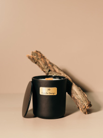 Свічка парфумована "Збудження", аромат Секвої та мох, з натурального соєвого воску та дерев'яним гнотом Candle Design модель 210.0012/0015 Свічка парфумована "Збудження", аромат Секвої та мох, з натурального соєвого воску та дерев'яним гнотом Candle Design модель 210.0012/0015 Фото