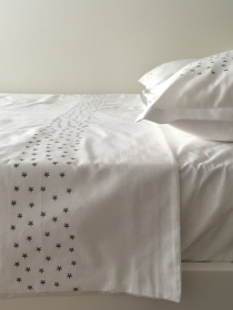 Комплект постільної білизни білий з вишитими сірими зірками Cozy модель 10135322 Фото
