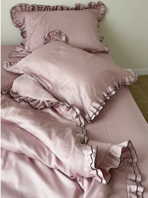 Комплект постільної білизни з рюшами рожевий з чорним кантом Cozy модель 11504568 Фото