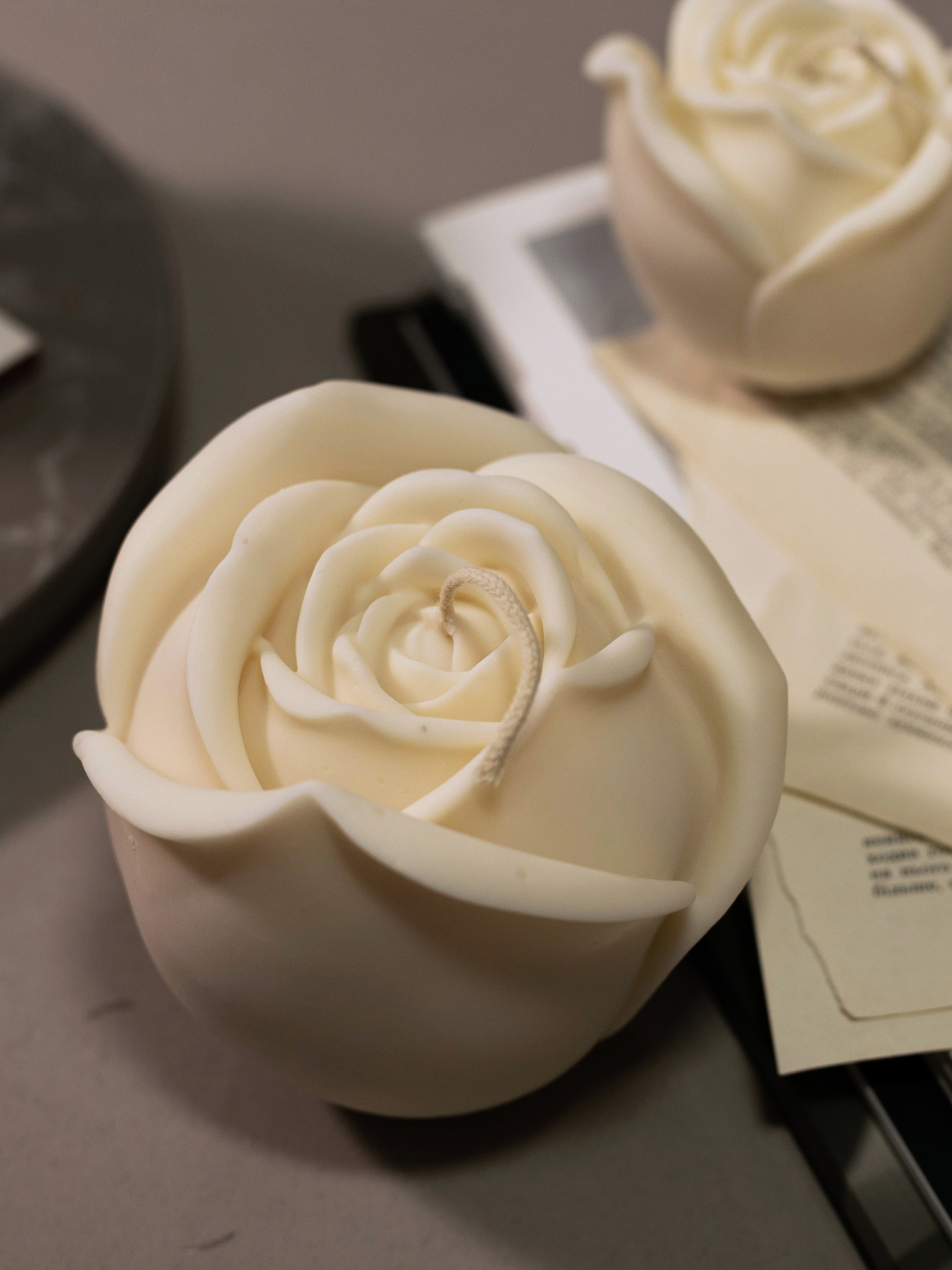 Ароматическая свеча "Белая роза", аромат "Ежевика & шампанское" из натурального оливкового воска Candle Design модель 110.2027/2028/2029 Фото