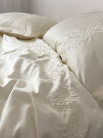 Наволочка шампань з вишитими гілками Cozy модель 12042421 Наволочка шампань з вишитими гілками Cozy модель 12042421 Фото