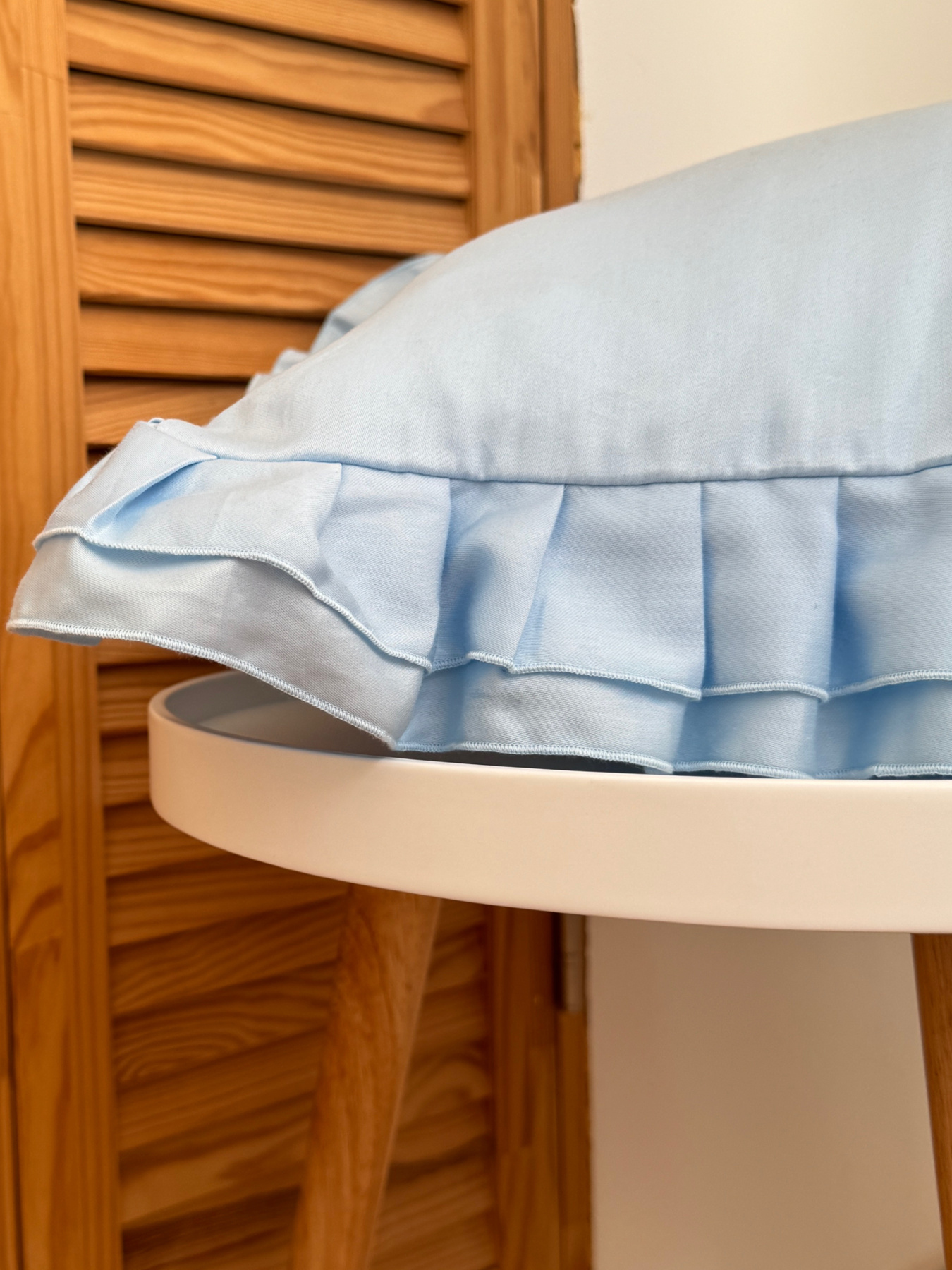 Наволочка з рюшами небесно-блакитна Cozy модель 10122190 Фото