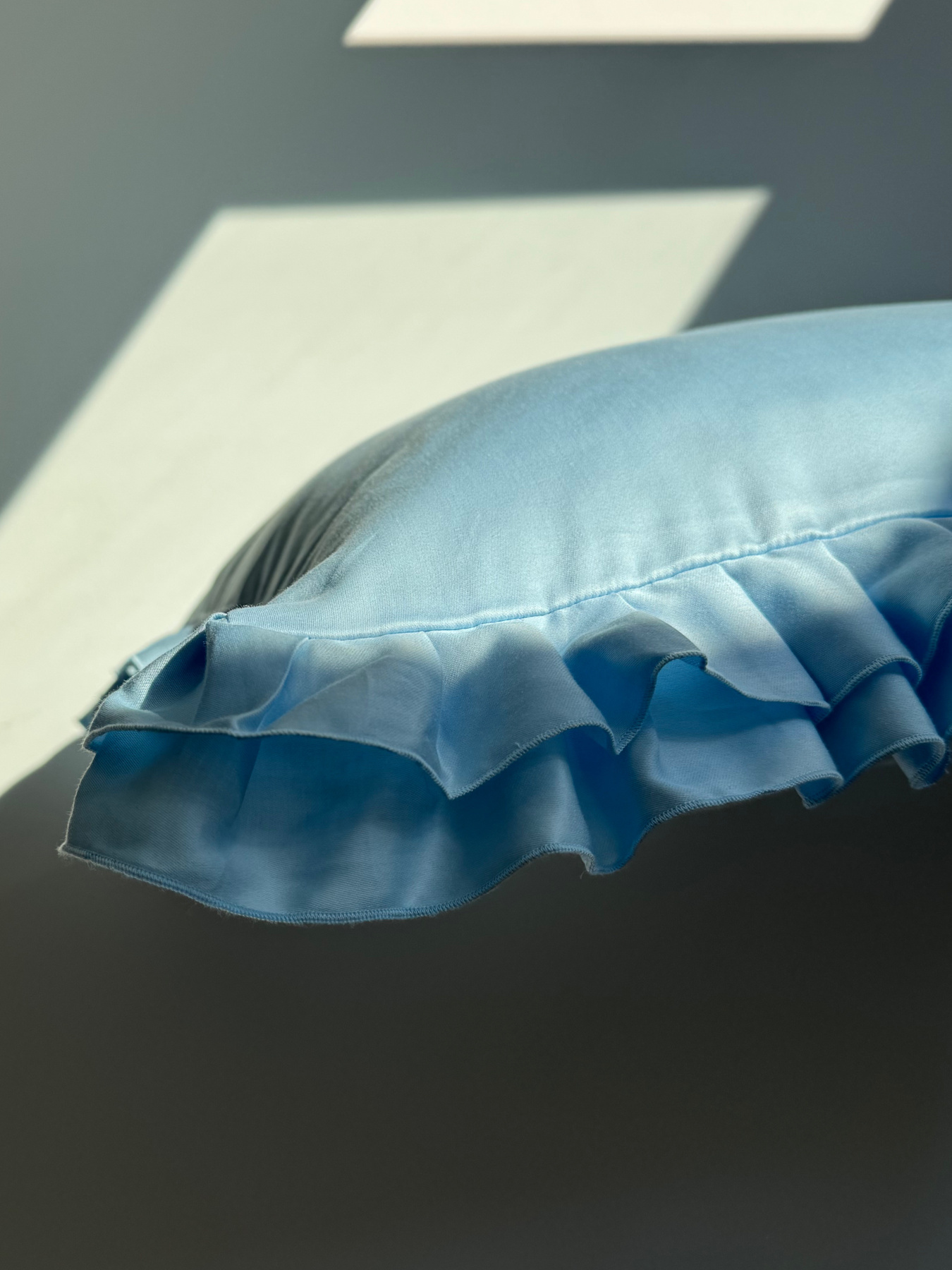 Наволочка з рюшами небесно-блакитна Cozy модель 10122190 Фото