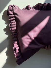 Наволочка з рюшами слива Cozy модель 10122195 Фото