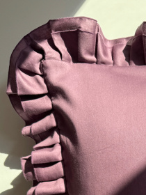 Наволочка з рюшами слива Cozy модель 10122195 Фото