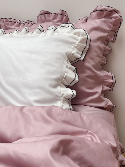 Наволочка з рюшами молочна з чорним кантом Cozy модель 11504557 Фото