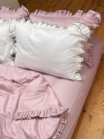 Наволочка з рюшами молочна з чорним кантом Cozy модель 11504557 Фото