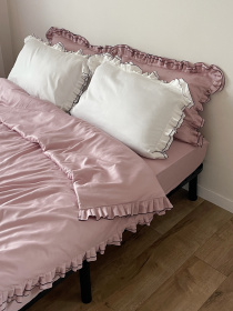 Наволочка з рюшами молочна з чорним кантом Cozy модель 11504557 Фото