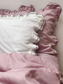 Наволочка з рюшами молочна з чорним кантом Cozy модель 11504557 Фото