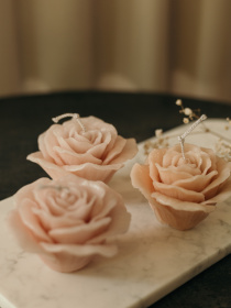 Свеча "Роза Альба" парфюмированная, аромат - цветочный, из натурального пчелиного воска Candle Design модель 120.3013 Фото