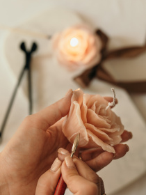 Свеча "Роза Альба" парфюмированная, аромат - цветочный, из натурального пчелиного воска Candle Design модель 120.3013 Фото