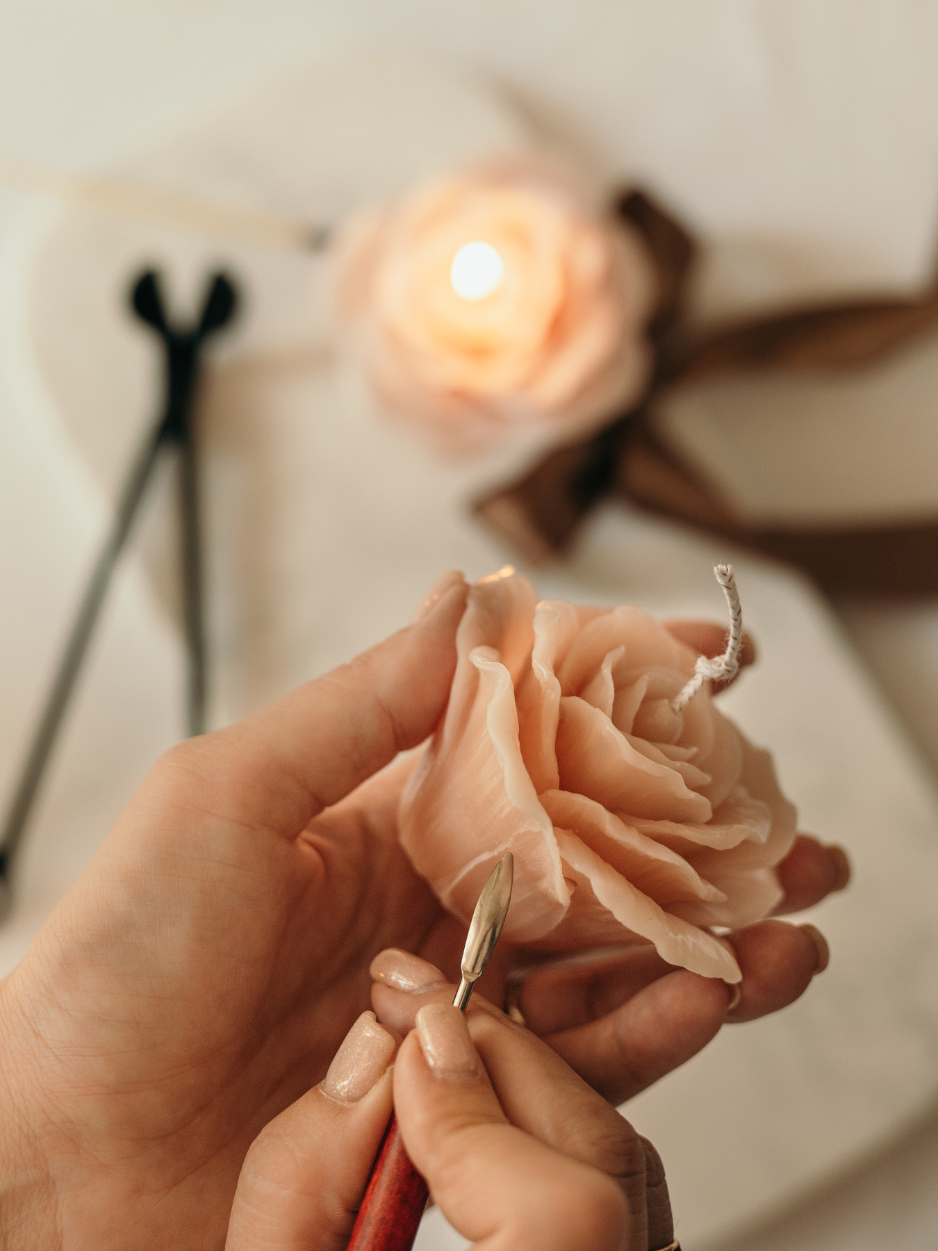 Свеча "Роза Альба" парфюмированная, аромат - цветочный, из натурального пчелиного воска Candle Design модель 120.3013 Фото