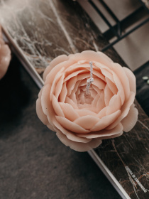 Ароматическая свеча "Роза Ванесса", аромат - цветочный, из натурального пчелиного воска, 75 г Candle Design модель 120.3011 Фото