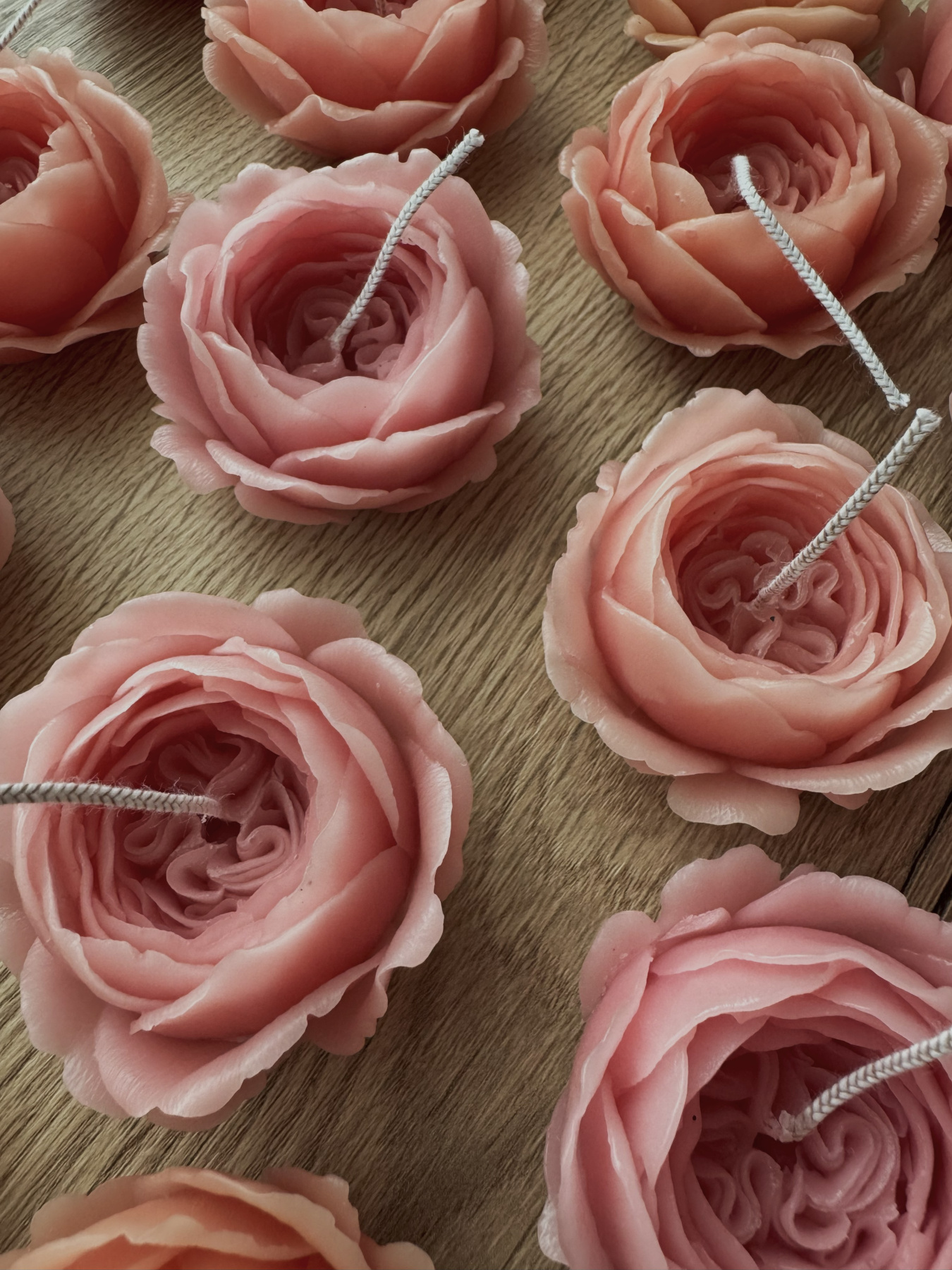 Ароматическая свеча "Роза Остина", аромат - цветочный, из натурального пчелиного воска Candle Design модель 120.3012 Фото