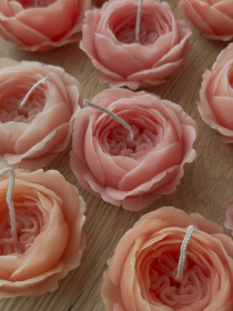 Ароматическая свеча "Роза Остина", аромат - цветочный, из натурального пчелиного воска Candle Design модель 120.3012 Фото