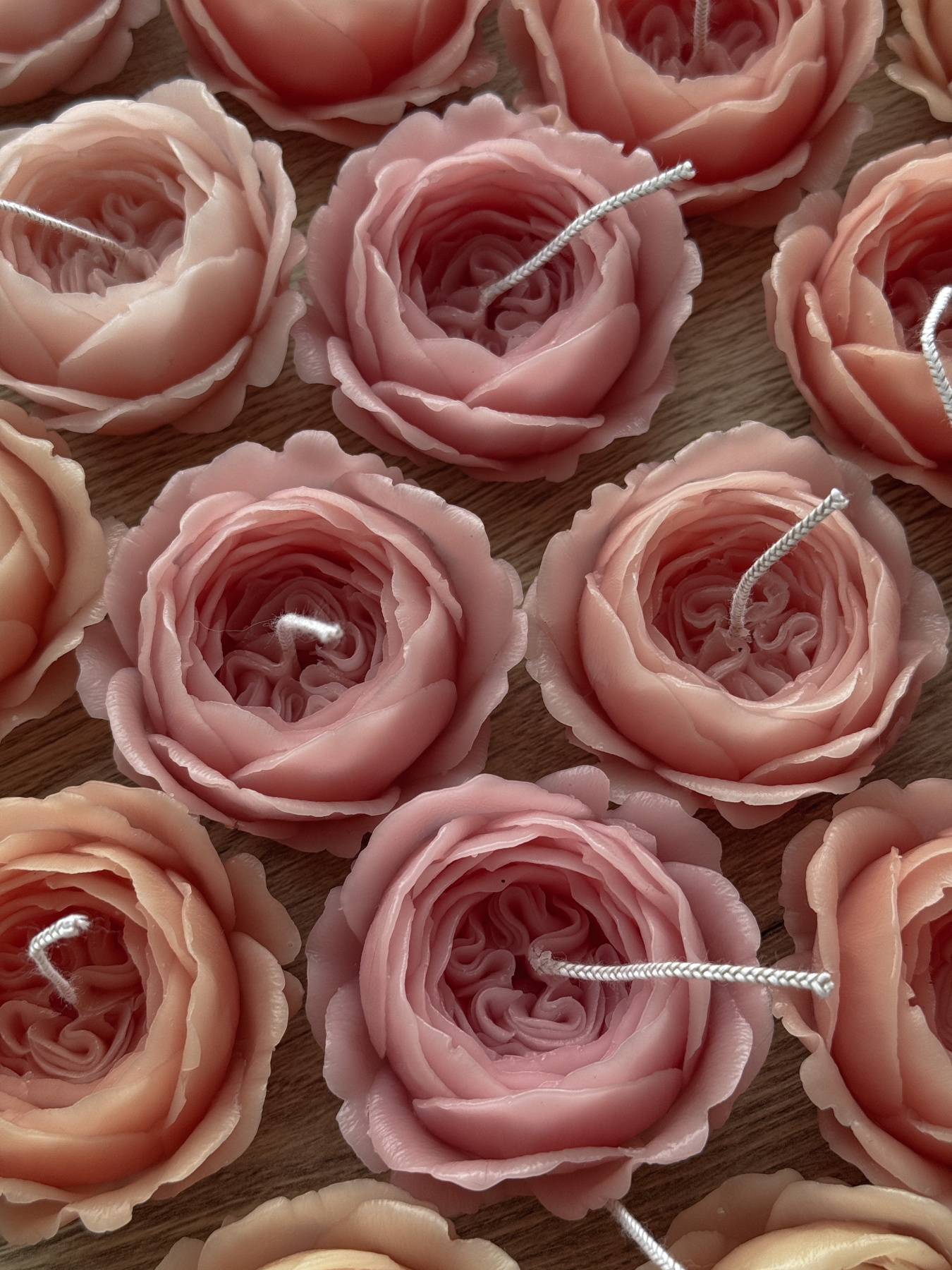 Ароматическая свеча "Роза Остина", аромат - цветочный, из натурального пчелиного воска Candle Design модель 120.3012 Фото