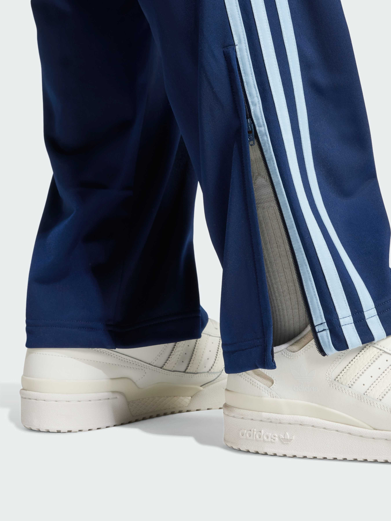 Брюки повседневные Adidas модель JP2540 Фото