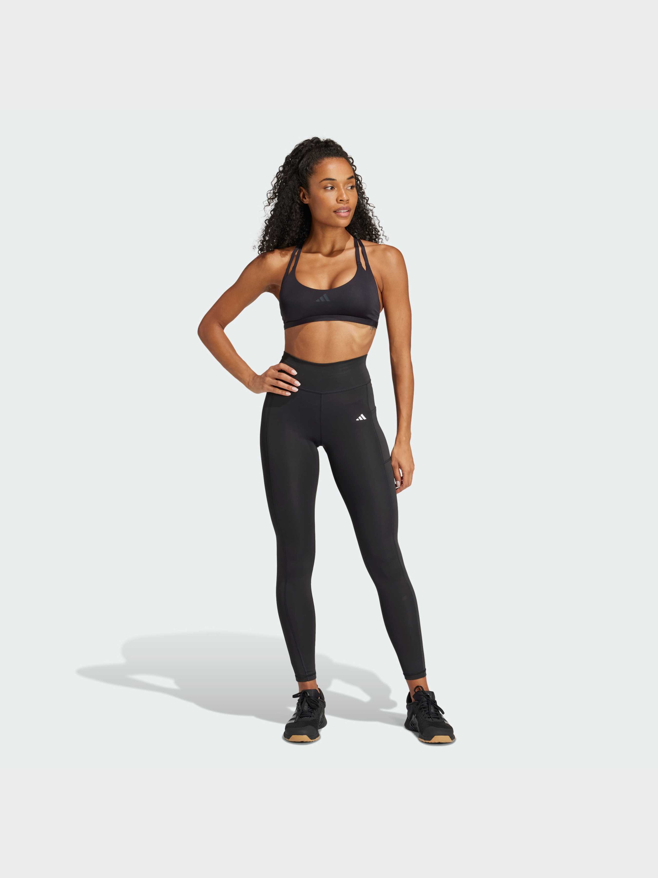 Топ спортивный Adidas модель IW8670 Фото